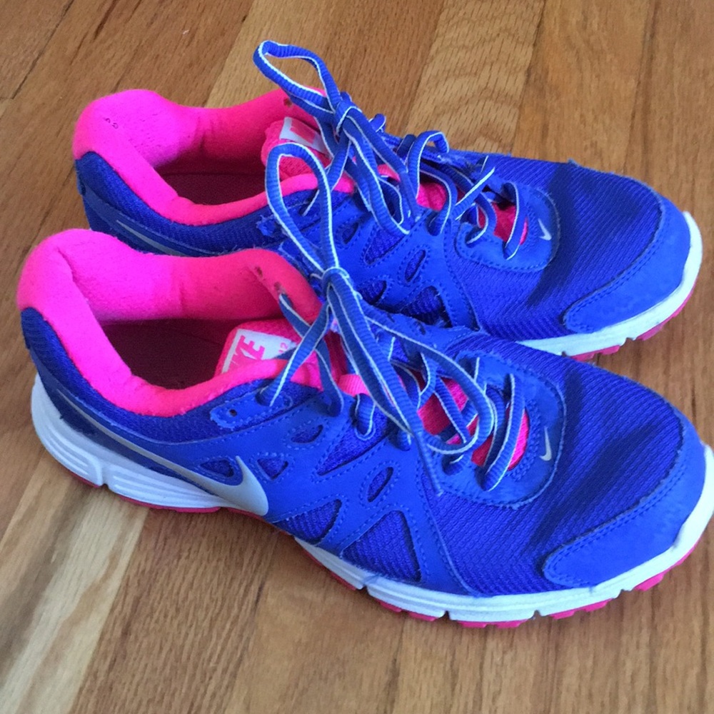 Nike revolution 2 women’s athletic shoe 9 blue